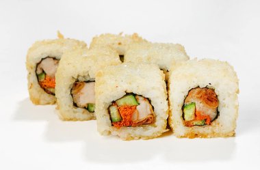 Sıcak rulo (tuna, masaga, omlet, salatalık, Tabajan sos).