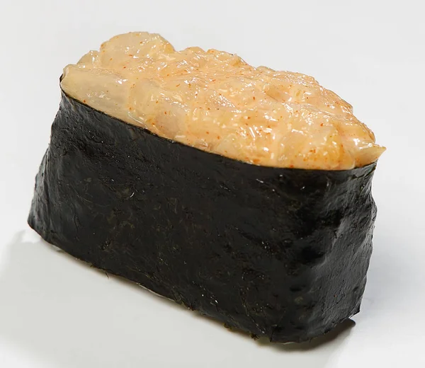 Baharat-suşi (baharat tarak), yakın çekim, beyaz arka plan.