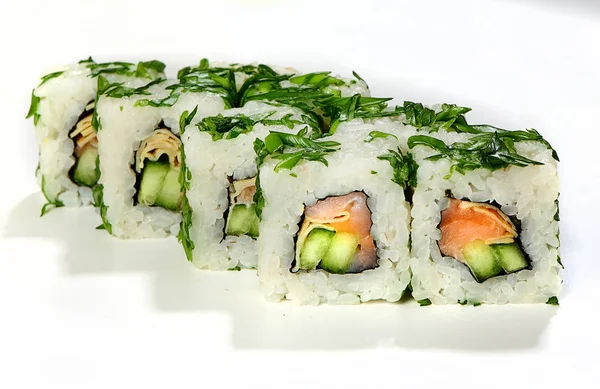 Rulo (somon füme, salatalık, omlet, yeşil soğan).
