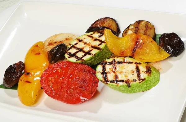 Izgara sebzeler (biber, domates, shitak, soğan, patlıcan, kabak).