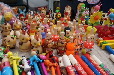 Rusya, Kaluga Region, Dzerzhinsky District, Dvortsy - 14 Temmuz 2018: 1480 askeri operasyonları yeniden inşası. Ahşap ile farklı desen ıslık çalar.