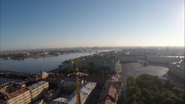 宮殿広場やネヴァ川サンクトペテルブルク センターでの航空測量 — ストック動画