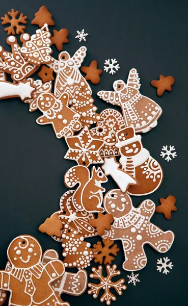 Galletas Jengibre Navidad Con Glaseado Confitería Copos Nieve Masivos Sobre — Foto de Stock