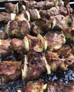 Şiş kebap, soğanlı et