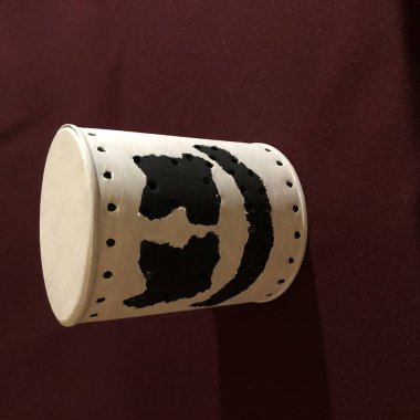 beyaz korkunç bir maske şeklinde gece ışığı