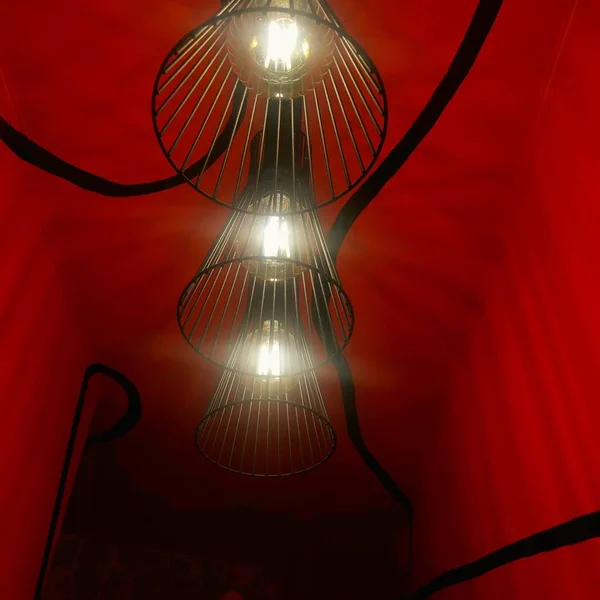 Drei schwarze Lampen an der roten Wand, roter Hintergrund — Stockfoto