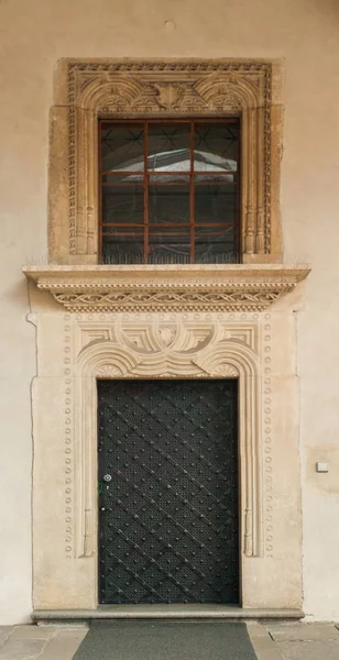 Parte Pared Antiguo Castillo Con Ventanas Con Barras Pared Antiguo — Foto de Stock