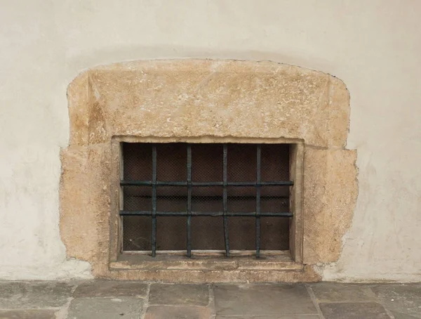 Частина Стіни Стародавнього Замку Вікнами Брусками Стіна Стародавнього Замку Вікнами — стокове фото
