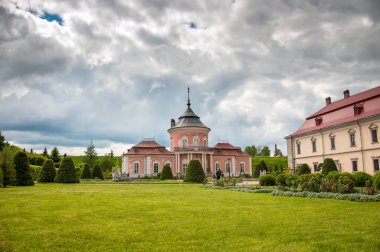 Güzel Peles Kalesi ve Avrupa'nın Lviv bölgesi süs Bahçesi. 