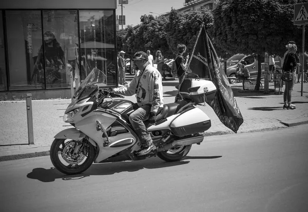 Svartvita Foton Bikers Som Förbereder För Paraden Äran Att Öppna — Stockfoto