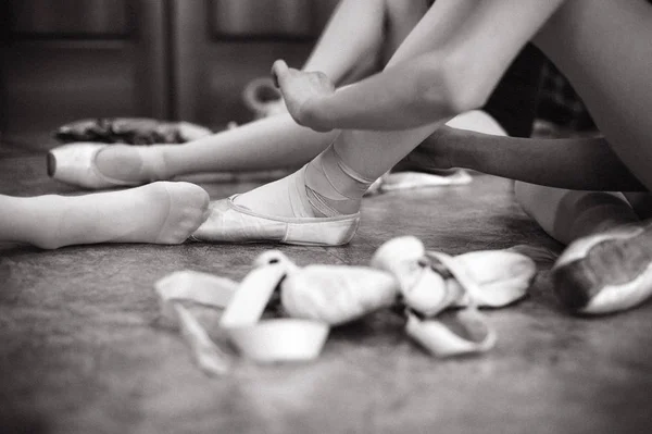 Jovem Bailarina Usar Sapatos Pontiagudos Close Sapatos Ponta Uma Bailarina — Fotografia de Stock