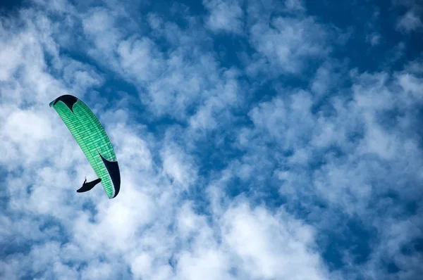 Parapente Volant Dans Ciel Bleu Sur Fond Nuages Parapente Dans — Photo