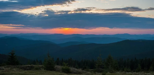 Majestoso Rosa Roxo Nascer Sol Pela Manhã Nas Montanhas Surpreendente — Fotografia de Stock