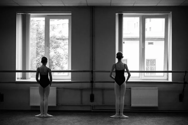 Close Dari Balerina Aula Dansa Fotografi Hitam Putih — Stok Foto