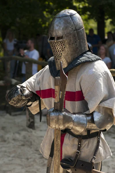 Cavaleiro medieval na arena . — Fotografia de Stock