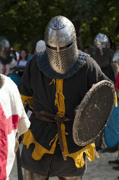 Cavaleiro medieval na arena . — Fotografia de Stock