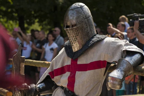 Cavaleiro medieval na arena . — Fotografia de Stock