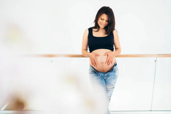 Gravidanza Maternità Futura Madre Con Concetto Aspettativa Donna Incinta Felice — Foto Stock