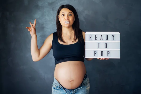 Linda Bebê Futura Mãe Sorrindo Com Barriga Vista Barriga Gravidez — Fotografia de Stock