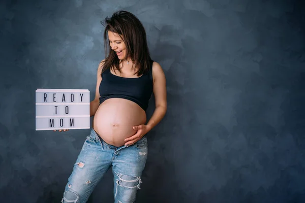 Zwangerschap Moederschap Ouders Verwachting Concept Gelukkige Vrouw Studio — Stockfoto