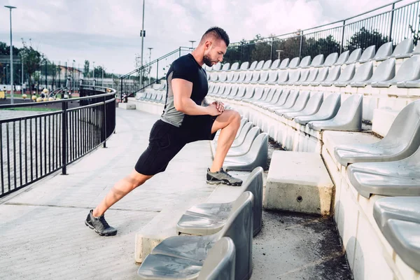 Portrait Remise Forme Homme Sain Faisant Étirement Après Une Longue — Photo