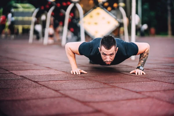 Entrenador Personal Haciendo Ejercicio Haciendo Flexiones Concepto Detalles Deportivos — Foto de Stock