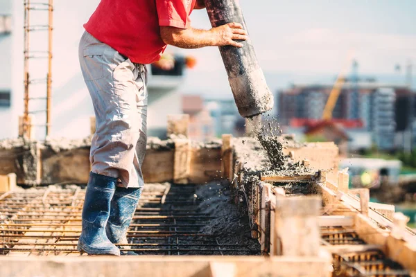 Worker Pouring Concrete Details Concrete Pouring Building House — Stock Photo, Image