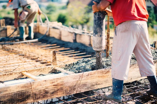 Worker Pouring Concrete Cement Automatic Pump Construction Site Industrial Details — Stock Photo, Image