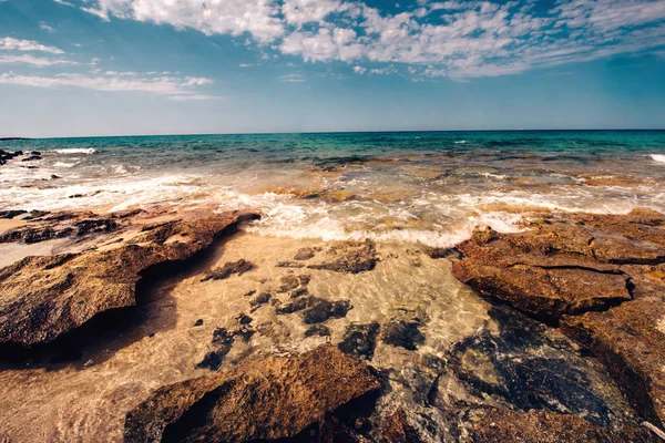 Vue Belles Tissages Plage Frappant Les Rochers Papier Peint Pittoresque — Photo