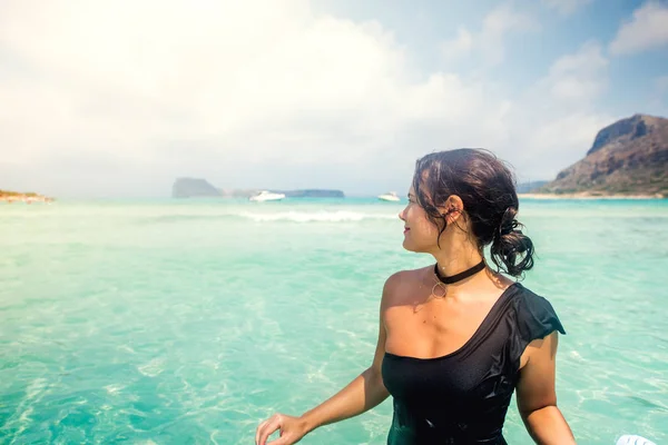 Красивий Портрет Сексуальної Жінки Бікіні Насолоджується Морською Водою Відпустці Літній — стокове фото