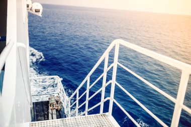 aktif yaşam tarzı, okyanus suları üzerinde yelken yelkenli, yat ve cruise gemi