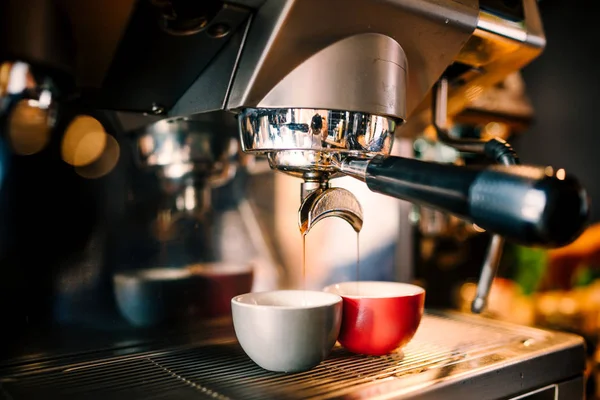 Close Details Brewing Machinery Pouring Preparing Espresso Two Cups Cafe — Stock Photo, Image