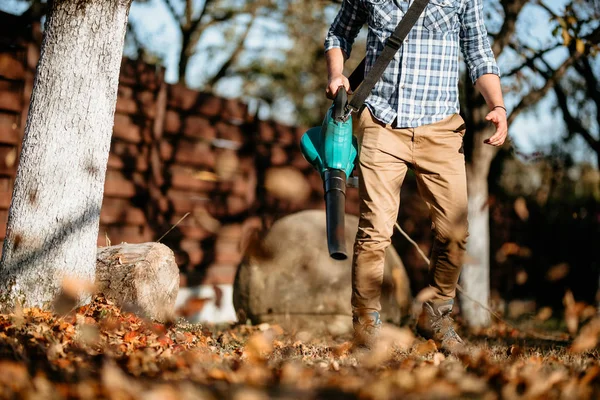 Details Der Laubbläsermaschine Arbeitsgeräte Bei Der Gartenarbeit Aus Der Nähe — Stockfoto