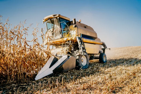 Podrobnosti Kombajn Pracuje Polích Zemědělství Farmer Práce Stroji — Stock fotografie