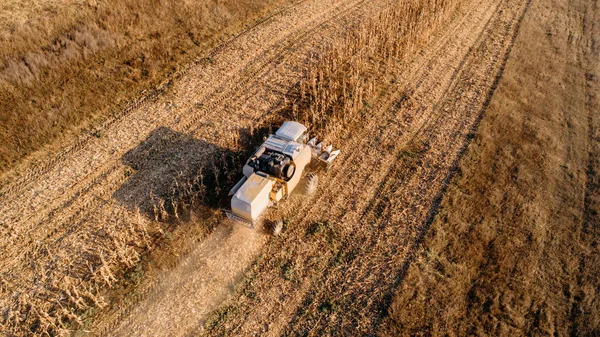 Ayrıntılar ve birleştirme hasat hava görünümünü kapat