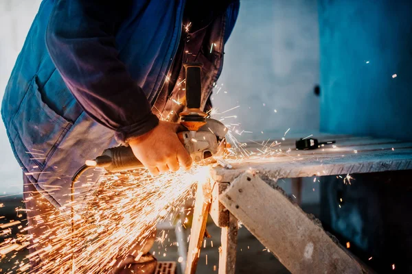 Construction Worker Using Electrical Angle Grinder Cutting Iron Bars — Stock Photo, Image