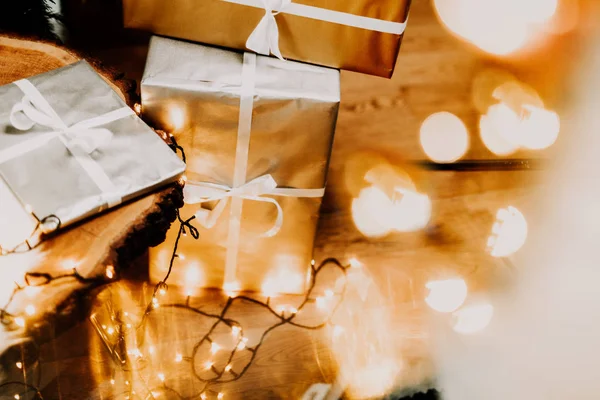 Dettagli Regali Natale Scatole Regalo Sotto Albero Natale Tradizionale — Foto Stock