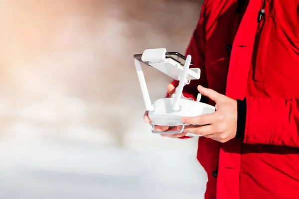 Close Details Van Drones Afstandsbediening Met Man Het Vliegtuig Besturen — Stockfoto