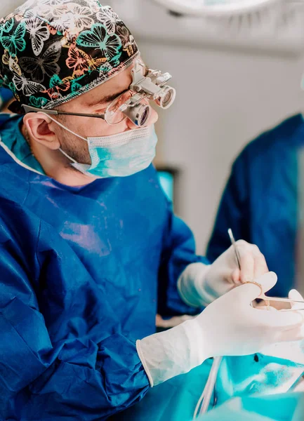 Close Portrait Surgeon Performing Surgery Operating Room Attractive Surgeon Medical — Stock Photo, Image