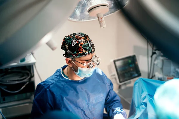 Médico Cirurgião Operando Sala Cirurgia Clínica Privada Hospital Detalhes Cuidados — Fotografia de Stock