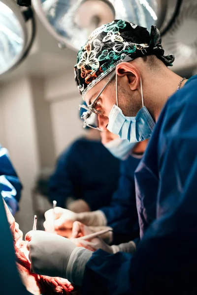 Portret Van Chirurg Uitvoeren Van Chirurgie Het Ziekenhuis Medisch Kamer Stockafbeelding