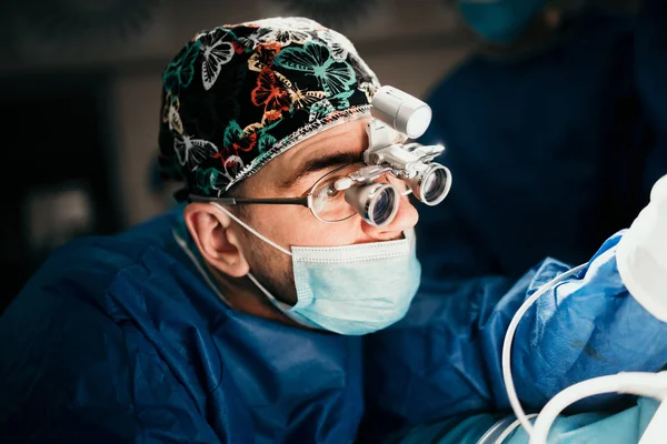 Närbild Porträtt Läkare Utför Operation Operation Sterila Kirurgi Rum Stockbild