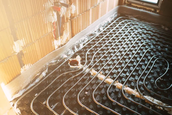 Underfloor heating system with pipes, tubes and heat pump — Stock Photo, Image