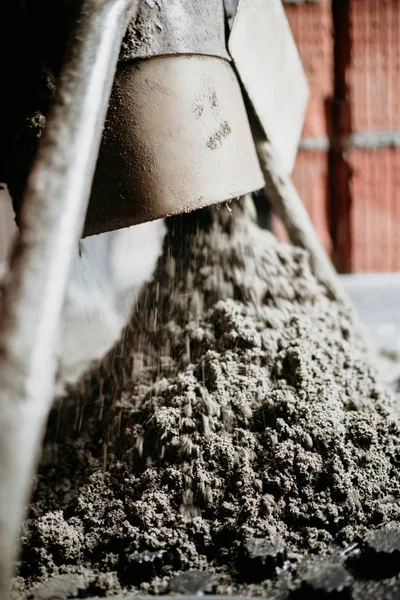 Betongpump närbild Detaljer. Sand och cement golvavjämnade — Stockfoto