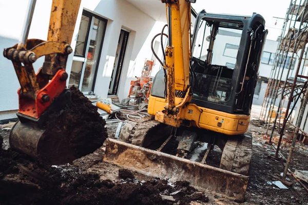 Construction site details with mini excavator digging and working. — Stock Photo, Image