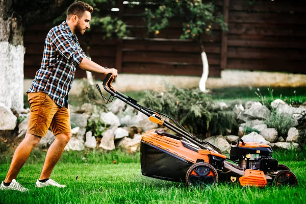 Details Portrait Gardener Using Industrial Manual Lawnmowe — Stock Photo, Image