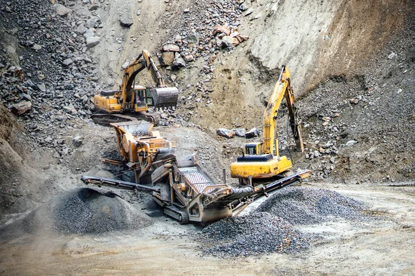 Macchine Industriali Escavatori Pesanti Che Lavorano Presso Cava Roccia Interruttore — Foto Stock