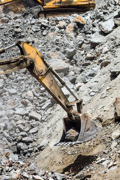 Těžební Stroje Pro Těžbu Nákladních Automobilů Pracující Bagry Buldozery Otevřeném — Stock fotografie