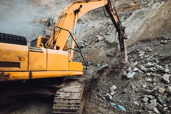 Uppgifter Grävning Och Lastning Malm Dumper Vid Ett Stenbrott Eller — Stockfoto