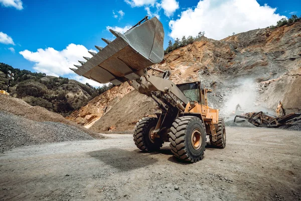 Cargador Ruedas Industrial Que Trabaja Obras Construcción Carga Transporte Grava —  Fotos de Stock